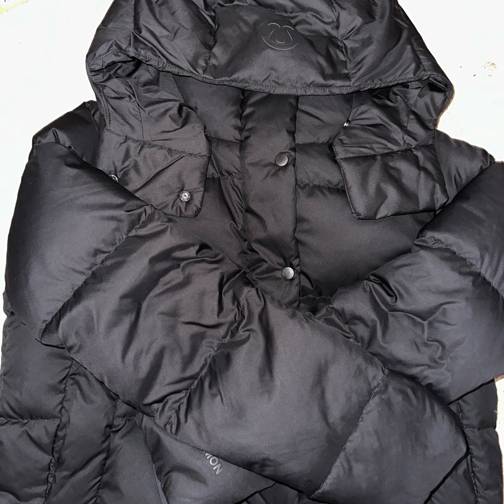 Lululemon Black Cropped Wunderpuff